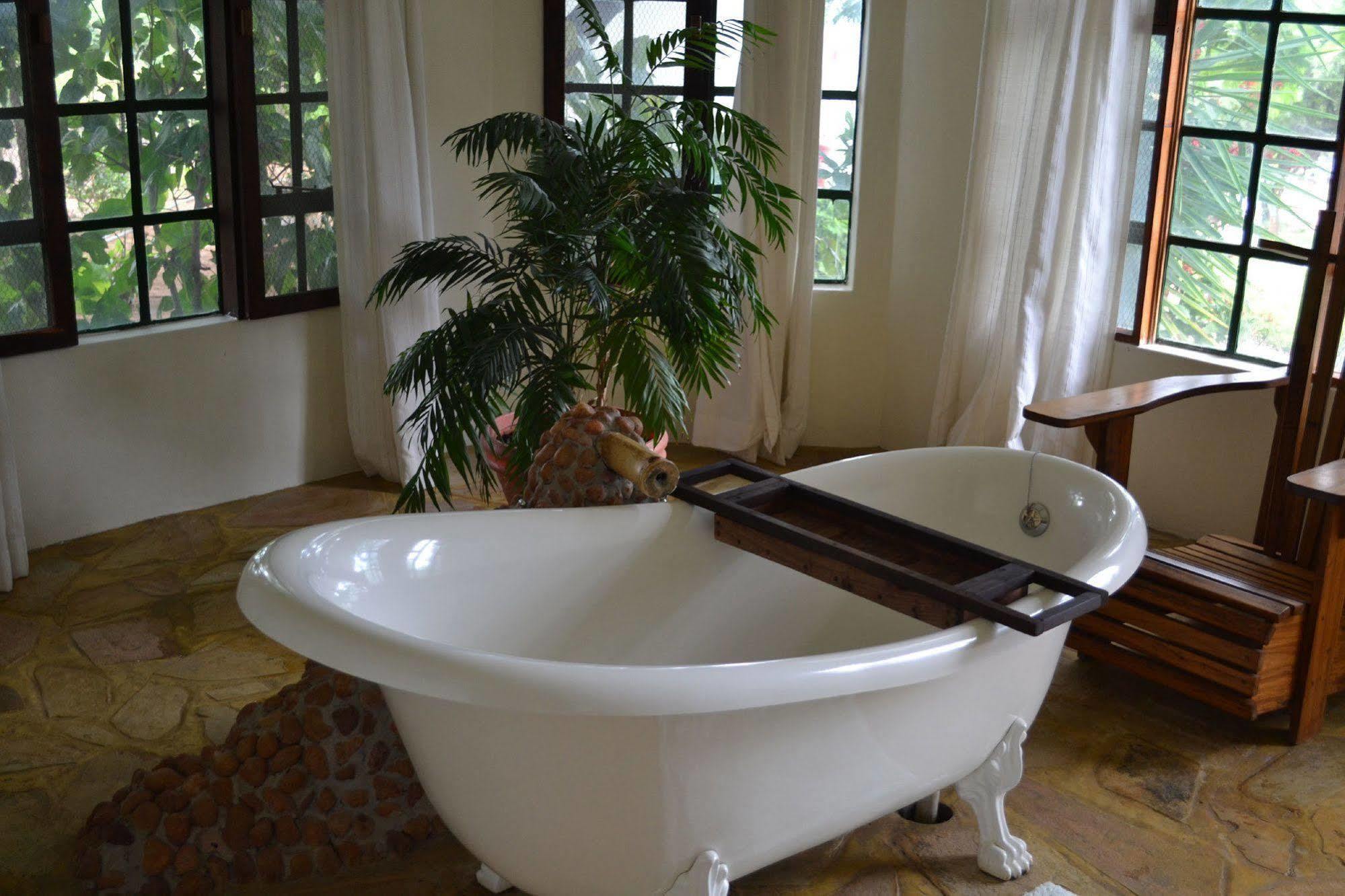 Tambuti Lodge Рунду Екстериор снимка